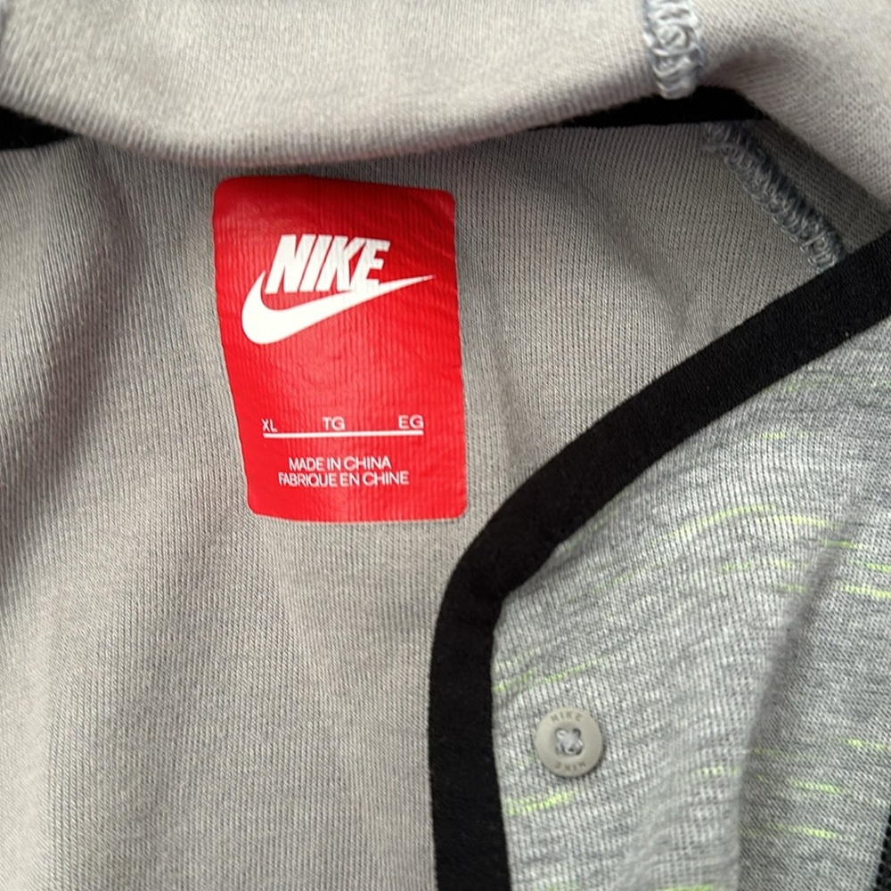 Nike Jacket/Hoody - Picture 3 of 3